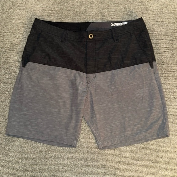 Volcom Shorts - Picture 1 of 6